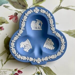 WEDGWOOD Vintage Clover Shaped Astray Dish Jasperware Collectible 4.5" x 4.5"